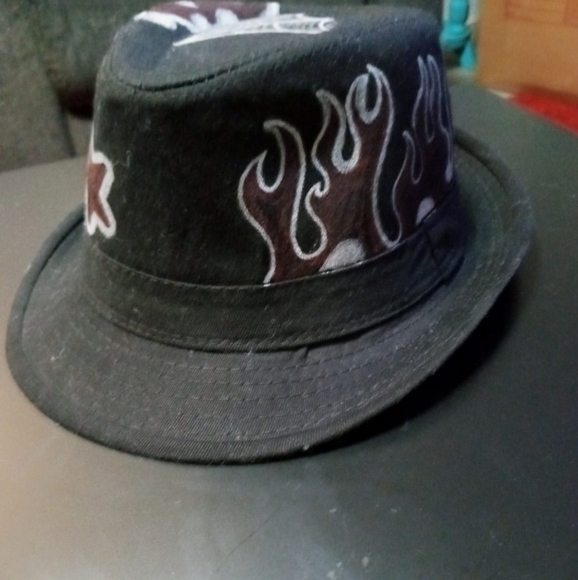 Fedora - Picture 2 of 3
